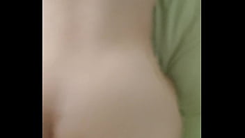 Elle se fait baiser par sont amant pendant que sont mari n'est pas là