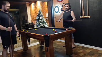 Aposta alta na mesa de sinuca quem perder paga o preço