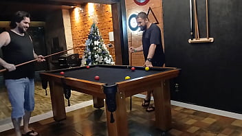 Aposta alta na mesa de sinuca quem perder paga o preço