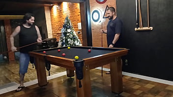 Aposta alta na mesa de sinuca quem perder paga o preço