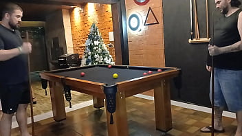 Aposta alta na mesa de sinuca quem perder paga o preço