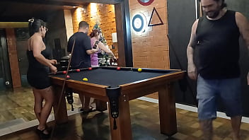 Aposta alta na mesa de sinuca quem perder paga o preço