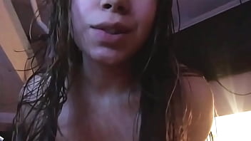 Novinha linda se masturbando dedando o cu e usando bolinhas anais