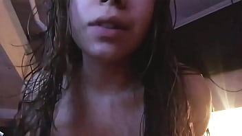 Novinha linda se masturbando dedando o cu e usando bolinhas anais