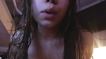 Novinha linda se masturbando dedando o cu e usando bolinhas anais