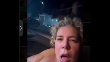 O namorado da minha enteada me fodeu no carro no posto de gasolina e eu pedia mais rola chamando ele de amorzinho