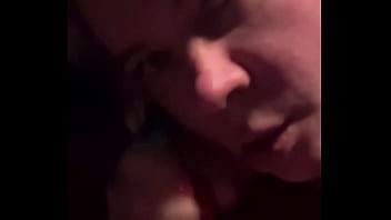 O namorado da minha enteada me fodeu no carro no posto de gasolina e eu pedia mais rola chamando ele de amorzinho