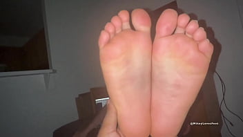 Damn his feet so pretty robinsoles