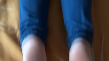 He caresses me while i rest and i up excited a big cumshot on my tits