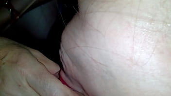 Me trago toda la leche que sale de su verga