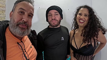 Muita farra com a chegada do anão com as rabudas Muita farra com a chegada do anão com as rabudas