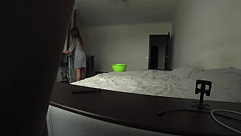 Жену Трахнул Друг Семьи Пока Ее Муж На Работе Настоящее домашнее видео Жену Трахнул Друг Семьи Пока Ее Муж На Работе Настоящее домашнее видео