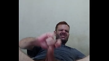 Ruivo Batendo Punheta Com Consolos No Rabo thumbnail