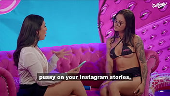 Clara e tocando seus corpos com tesão