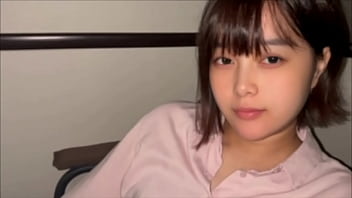 【素人カップルの情事】彼女にコスプレさせていつもと違うsexを楽しむカップル。激しく腰を降り彼女をイかせてあげました。