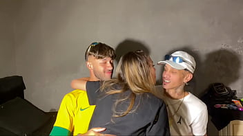 Meu meio irmão me pegou transando com o namorado dele não acredito que ele reagiu assim