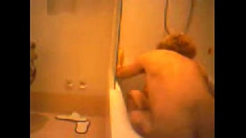 Amatoriale lecca figa nella vasca da bagno
