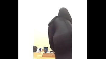 Hot niqabi girl on abaya with sexy moves in camera