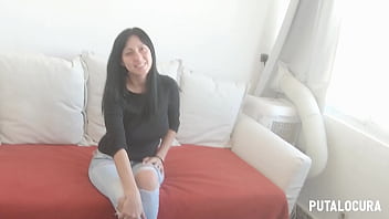 Putalocura la rusa cachonda sherry vine chupando y tragando lefa después de un masaje