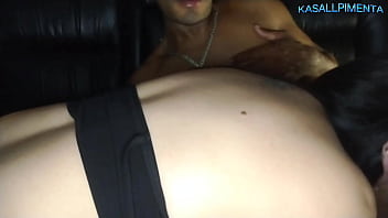 Pegamos um uber para levar a esposa no dogging por fim uber acabou participando casada dando para estranhos em público