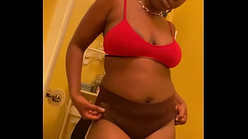 Sexy ebony with bangs pissing pee video