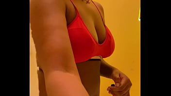 Sexy ebony with bangs pissing pee video