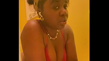 Sexy ebony with bangs pissing pee video