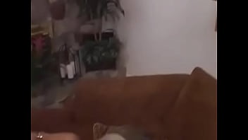 Kurt baise la génie de la lampe sur son canapé vidéo complète