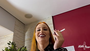 Humilhando esse pau pequeno e imprestável queimando a lingua dele