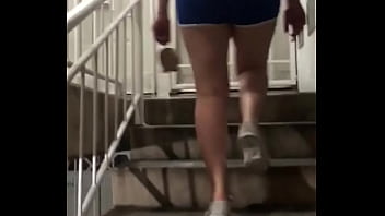 Chica joven enseña pantys Chica joven enseña pantys