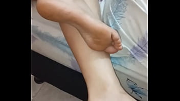 Sexo anal mi hermanastro me engaña para follarme el culo