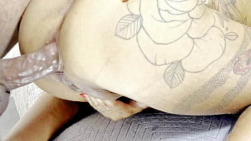 Coloquei um pircing novo na bucetinha mete com cuidado emmm