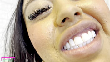 Coloquei um pircing novo na bucetinha mete com cuidado emmm