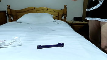 Camming maid gets her arse fucked