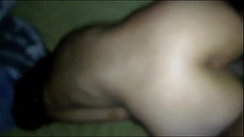 Marido da amiga gosta de comer o cú da magrela