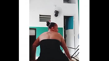 A safada do bairro rebolando