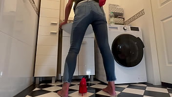Desperate wetting my jeans and in my sexy red highheels and play with
