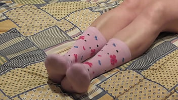 Sensual baile con los pies y consolador