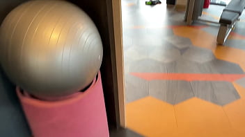 Fast gym pick up cunningly lured her into my home with transparent wall in the shower room hoho