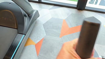 Fast gym pick up cunningly lured her into my home with transparent wall in the shower room hoho