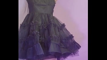 Namorada faz video agradecendo pelos chocolates e no fim cavalga no consolo grande waifus juice