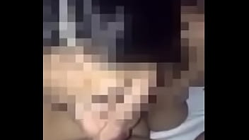 Esposa puta mamando verga cornudo