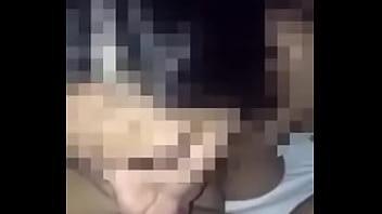 Esposa puta mamando verga cornudo