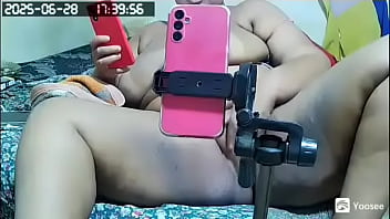 Enteada se exibe para namorado