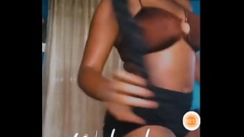 Twerking that fat ass she fine as hell