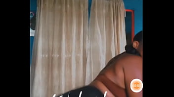 Twerking that fat ass she fine as hell