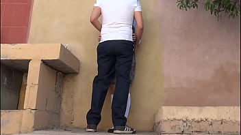 Estudiante puta se sale de la escuela con un amigo del turno de la tarde para tener sexo Estudiante puta se sale de la escuela con un amigo del turno de la tarde para tener sexo