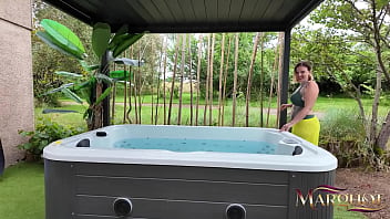 Duo love au jacuzzi de l'ile des plaisirsbien arriver sur ce lieux libertin je
