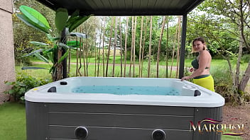 Duo love au jacuzzi de l'ile des plaisirsbien arriver sur ce lieux libertin je
