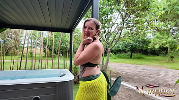 Duo love au jacuzzi de l'ile des plaisirsbien arriver sur ce lieux libertin je